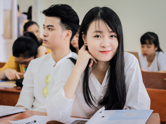 Ngắm dàn nữ sinh xinh xắn trường báo trong ngày nhập học, thế hệ hotgirl tiếp theo là đây chứ đâu