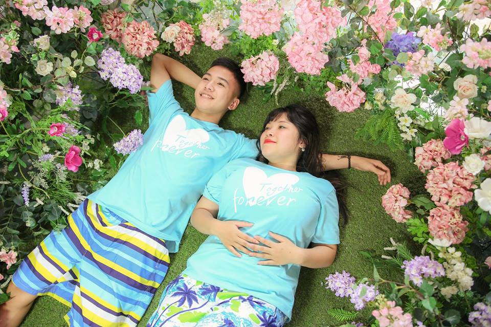 Cô gái siêu vòng 1 bất ngờ khoe ảnh tình tứ bên người yêu điển trai