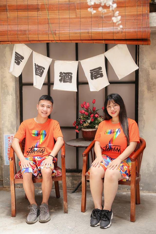 Cô gái siêu vòng 1 bất ngờ khoe ảnh tình tứ bên người yêu điển trai