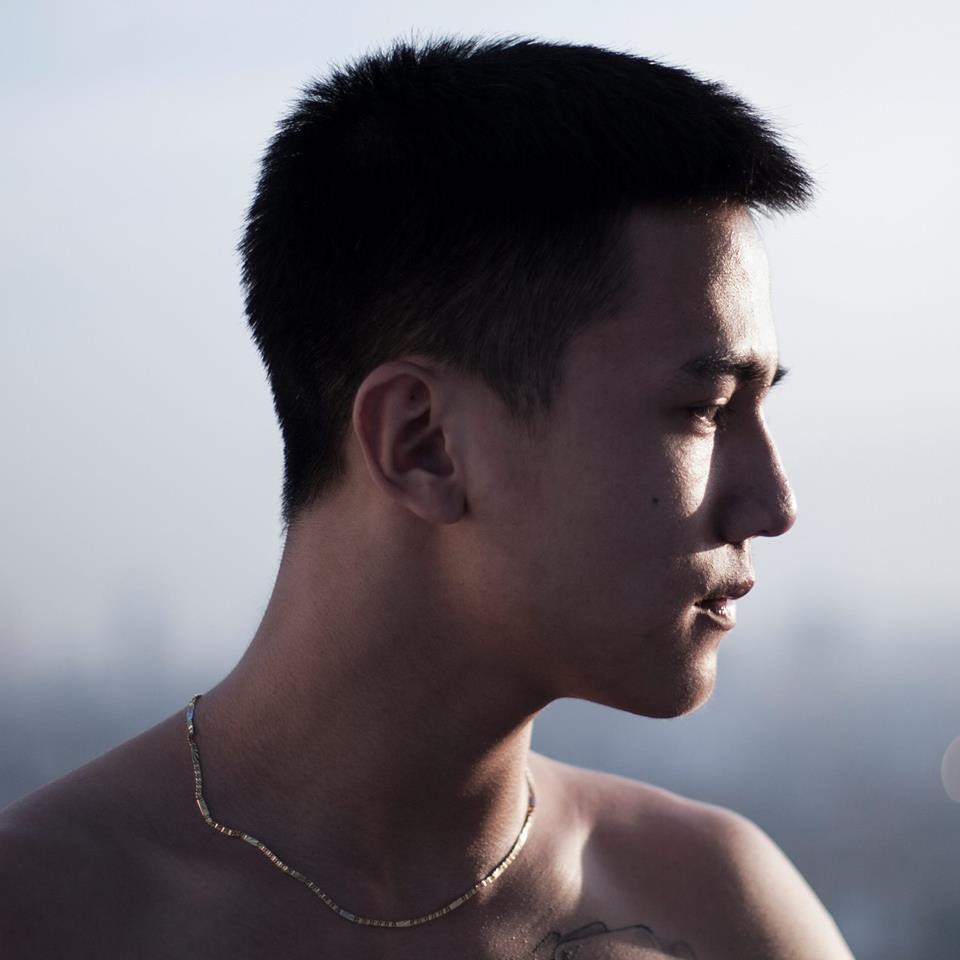 Cô gái siêu vòng 1 bất ngờ khoe ảnh tình tứ bên người yêu điển trai