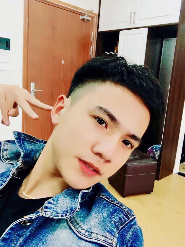 Cô gái siêu vòng 1 bất ngờ khoe ảnh tình tứ bên người yêu điển trai