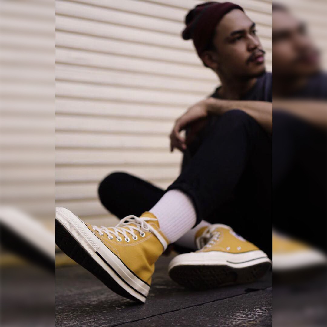 Sneakers đừng chỉ chọn trắng đen an toàn, còn có nhiều mẫu rực rỡ hot lắm đây này Sneakers đừng chỉ chọn trắng đen an toàn, còn có nhiều mẫu rực rỡ hot lắm đây này