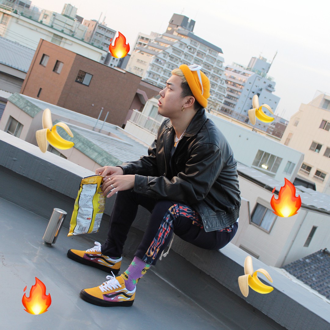 Sneakers đừng chỉ chọn trắng đen an toàn, còn có nhiều mẫu rực rỡ hot lắm đây này Sneakers đừng chỉ chọn trắng đen an toàn, còn có nhiều mẫu rực rỡ hot lắm đây này