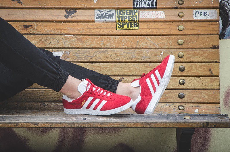 Sneakers đừng chỉ chọn trắng đen an toàn, còn có nhiều mẫu rực rỡ hot lắm đây này Sneakers đừng chỉ chọn trắng đen an toàn, còn có nhiều mẫu rực rỡ hot lắm đây này