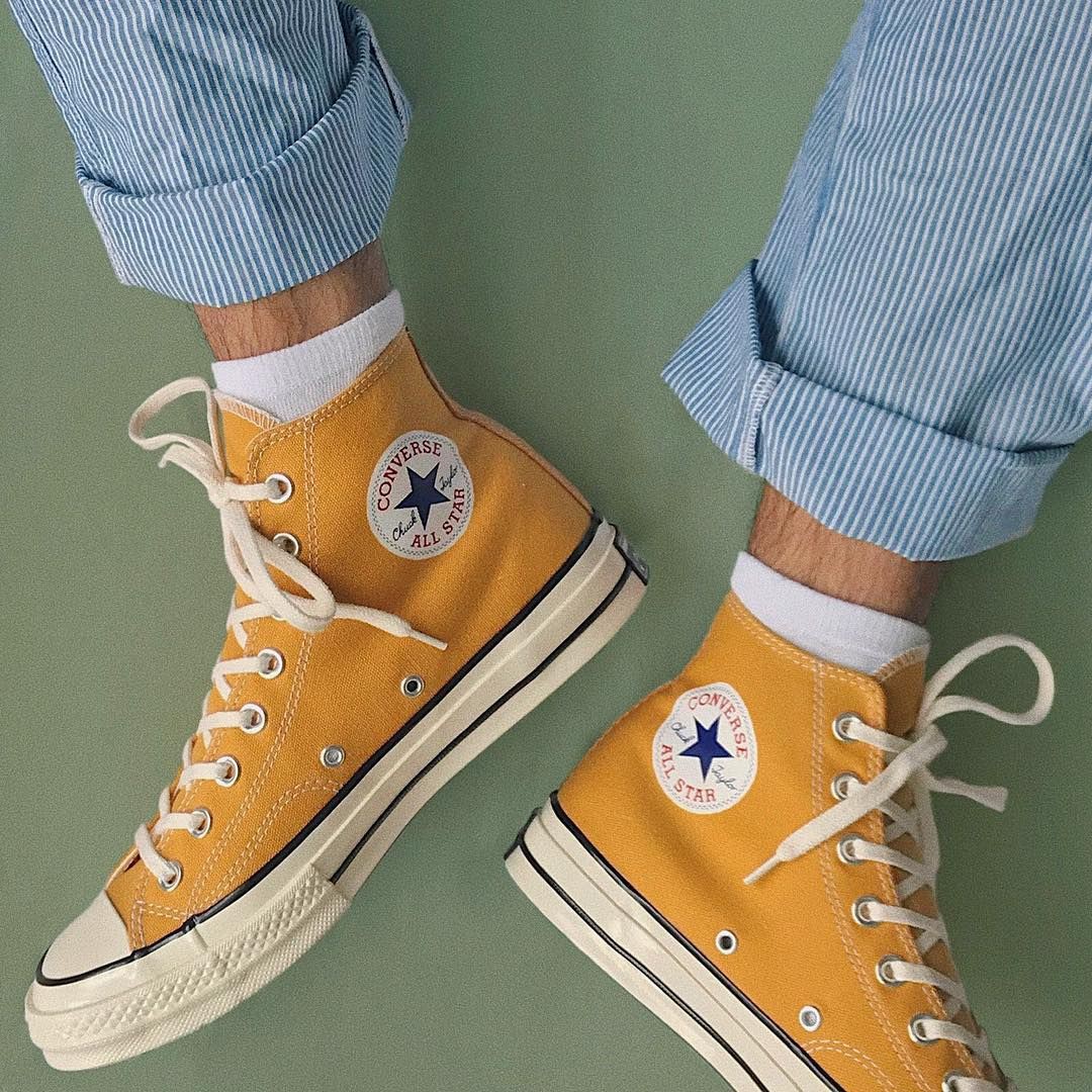 Sneakers đừng chỉ chọn trắng đen an toàn, còn có nhiều mẫu rực rỡ hot lắm đây này Sneakers đừng chỉ chọn trắng đen an toàn, còn có nhiều mẫu rực rỡ hot lắm đây này