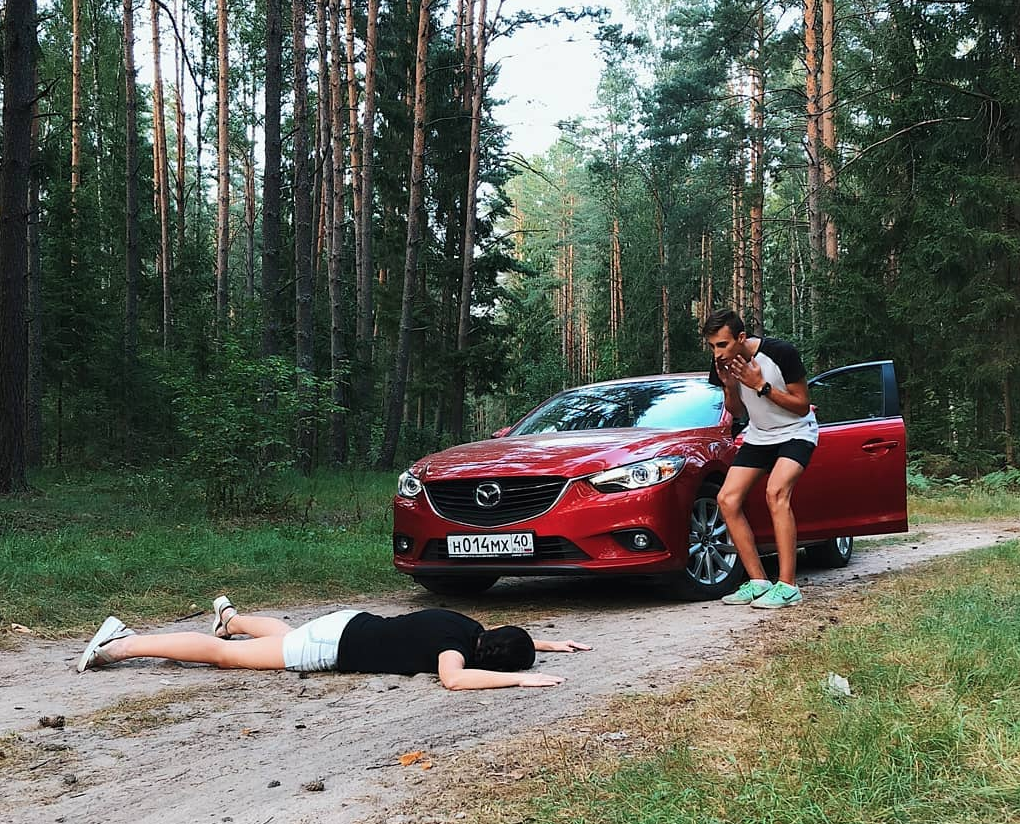 Tạo dáng quý tộc xưa rồi, hội Rich Kid thế giới mê mẩn dáng pose ngã sấp mặt thế này đây