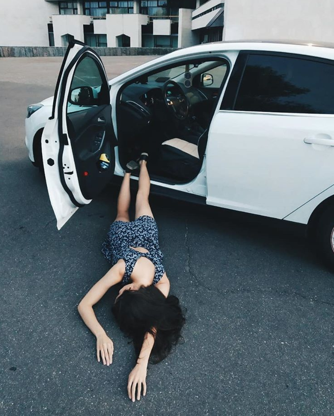 Tạo dáng quý tộc xưa rồi, hội Rich Kid thế giới mê mẩn dáng pose ngã sấp mặt thế này đây Tạo dáng quý tộc xưa rồi, hội Rich Kid thế giới mê mẩn dáng pose ngã sấp mặt thế này đây