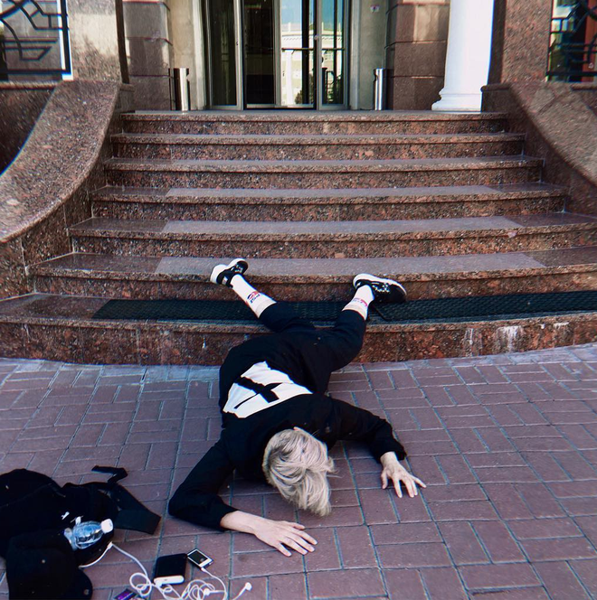 Tạo dáng quý tộc xưa rồi, hội Rich Kid thế giới mê mẩn dáng pose ngã sấp mặt thế này đây