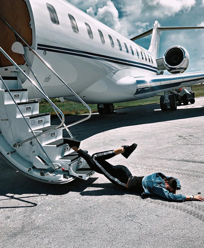 Tạo dáng quý tộc xưa rồi, hội Rich Kid thế giới mê mẩn dáng pose ngã sấp mặt thế này đây