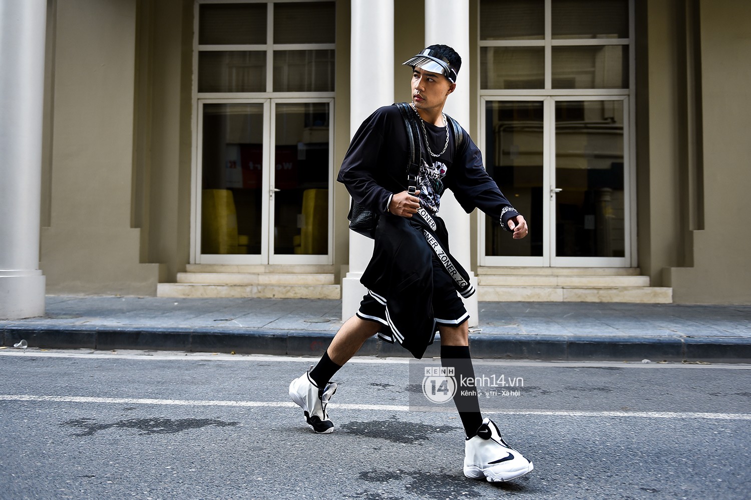 Street style 2 miền: Sài Gòn lên đồ đẹp banh chành không thua Hàn Quốc, Hà Nội trầm lặng hơn nhưng vẫn cool