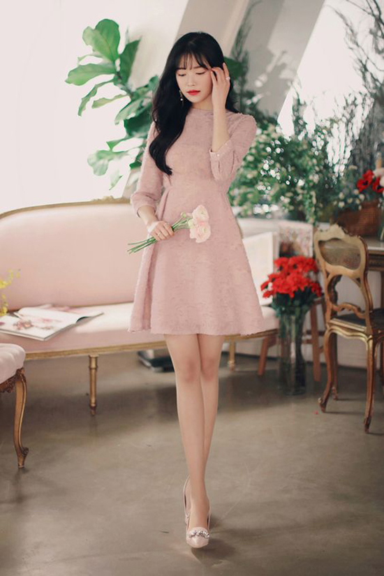 Váy hồng nude tôn nét nữ tính cho phái đẹp