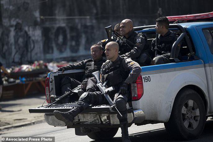 4.000 binh sĩ càn quét khu ổ chuột bắt tội phạm ma túy