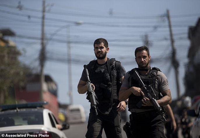 4.000 binh sĩ càn quét khu ổ chuột bắt tội phạm ma túy