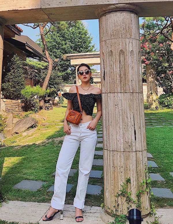 Diện áo hở eo trẻ trung như người đẹp Việt