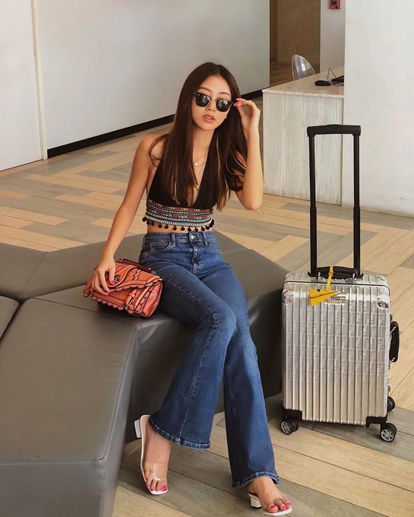 Diện áo hở eo trẻ trung như người đẹp Việt