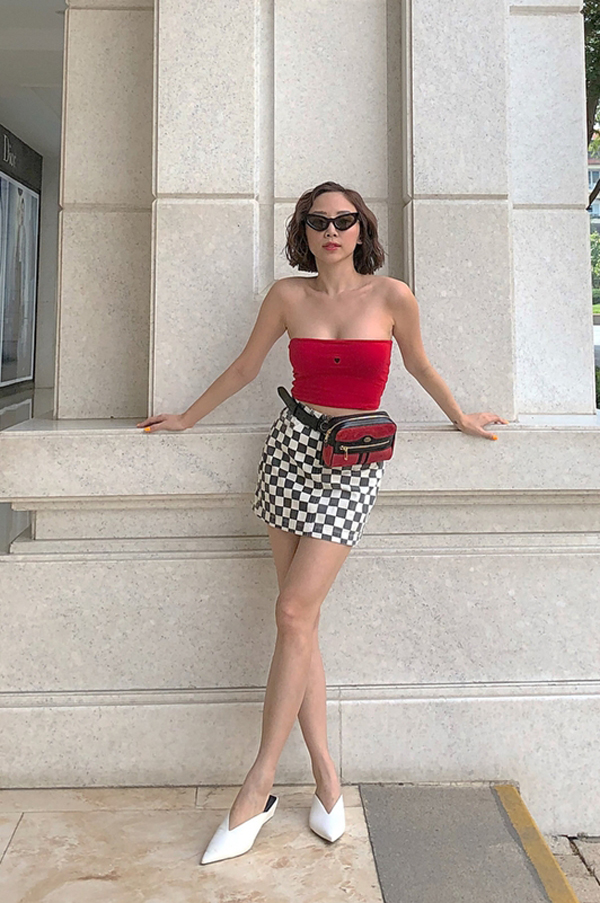 Diện áo hở eo trẻ trung như người đẹp Việt