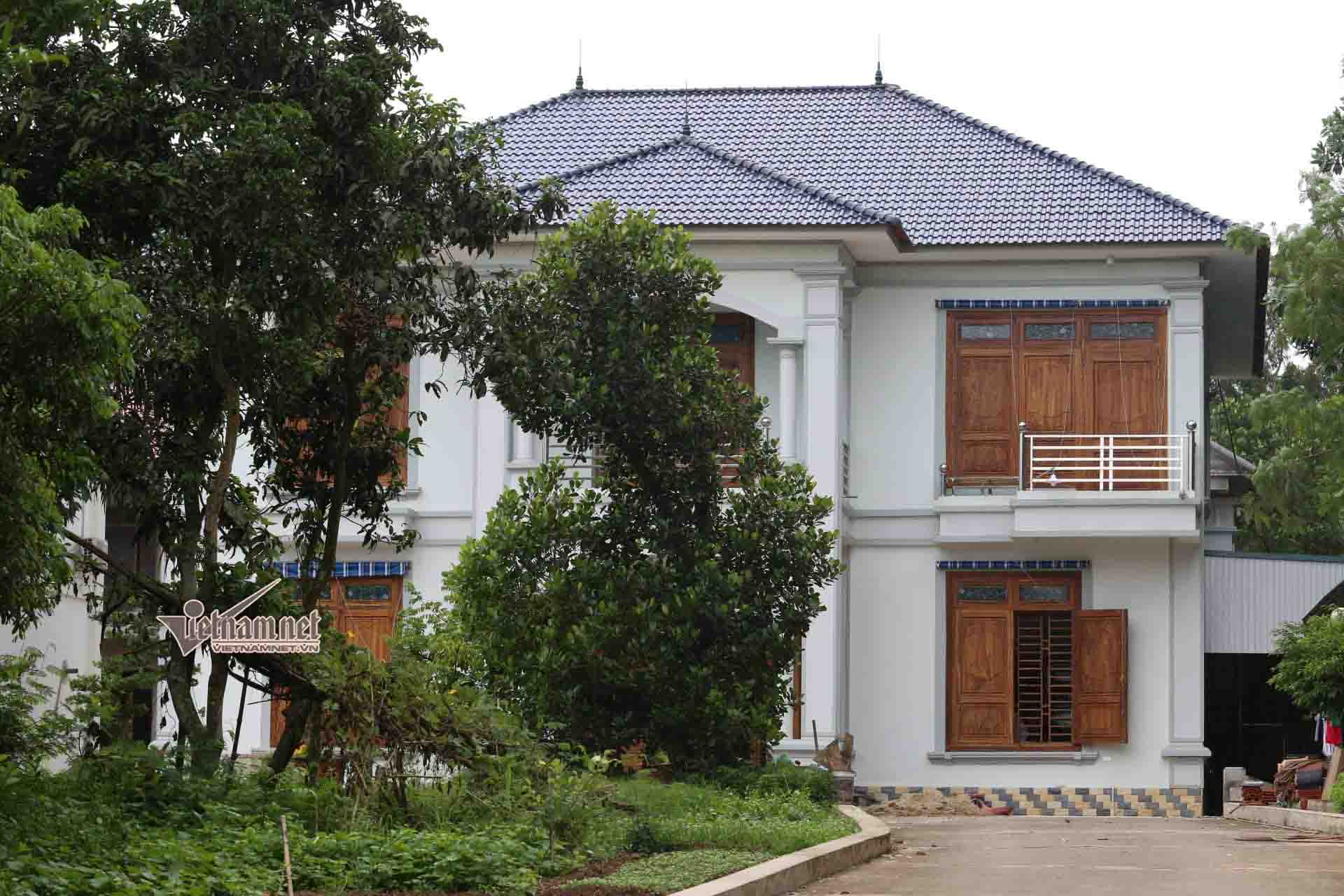 Dãy biệt thự mọc trên đất rừng ở Vĩnh Phúc: Chủ nhân là ai?