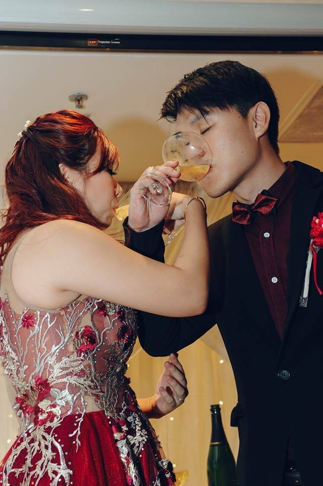 Chi hơn 60 triệu thuê người chuyên nghiệp chụp đám cưới, cặp đôi khóc ròng nhìn ảnh xấu như ma cấu, còn bị nhiếp ảnh mắng thêm