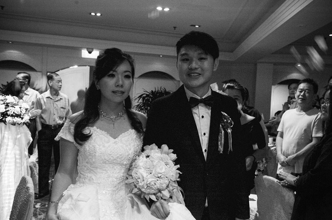 Chi hơn 60 triệu thuê người chuyên nghiệp chụp đám cưới, cặp đôi khóc ròng nhìn ảnh xấu như ma cấu, còn bị nhiếp ảnh mắng thêm