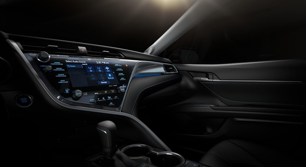 Toyota Camry 2019 đắt hơn vì có thêm Apple Car Play