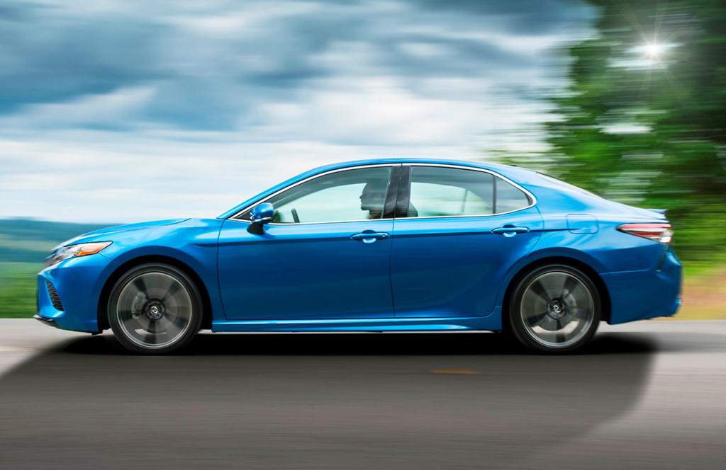 Toyota Camry 2019 đắt hơn vì có thêm Apple Car Play