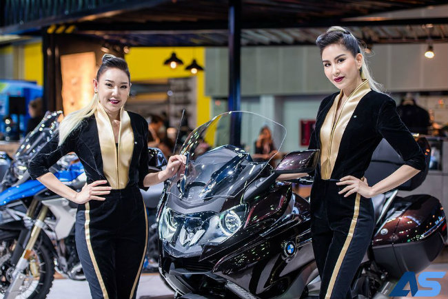 Dàn chân dài sexy đến ngộp thở tại 2018 Big Motorsale