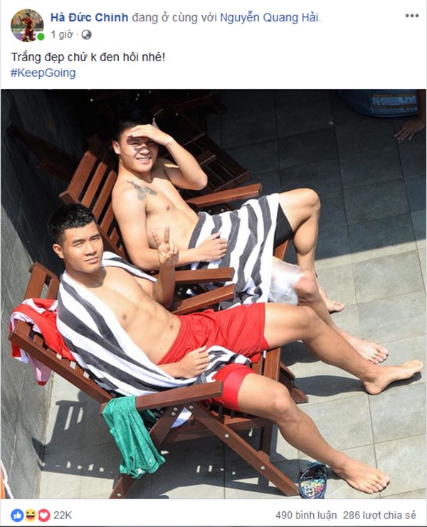 Khoe ảnh phơi nắng cùng Quang Hải, thánh lầy Đức Chinh vẫn bị đồng đội dìm hàng không thương tiếc