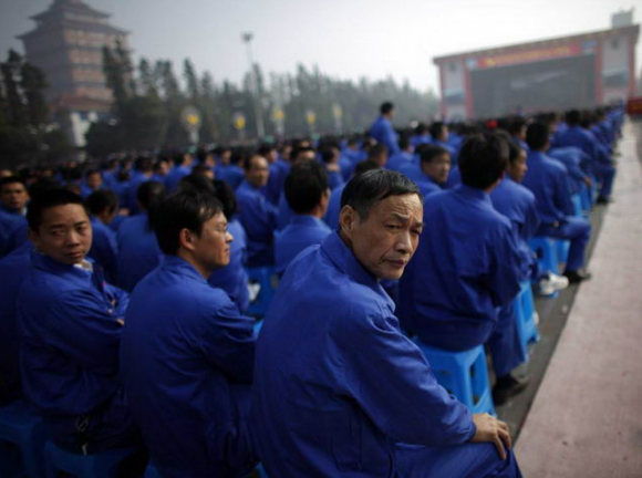 Cận cảnh ngôi làng giàu nhất Trung Quốc trước cơn bão nợ