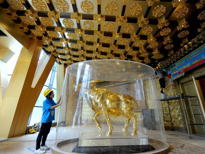 Cận cảnh ngôi làng giàu nhất Trung Quốc trước cơn bão nợ