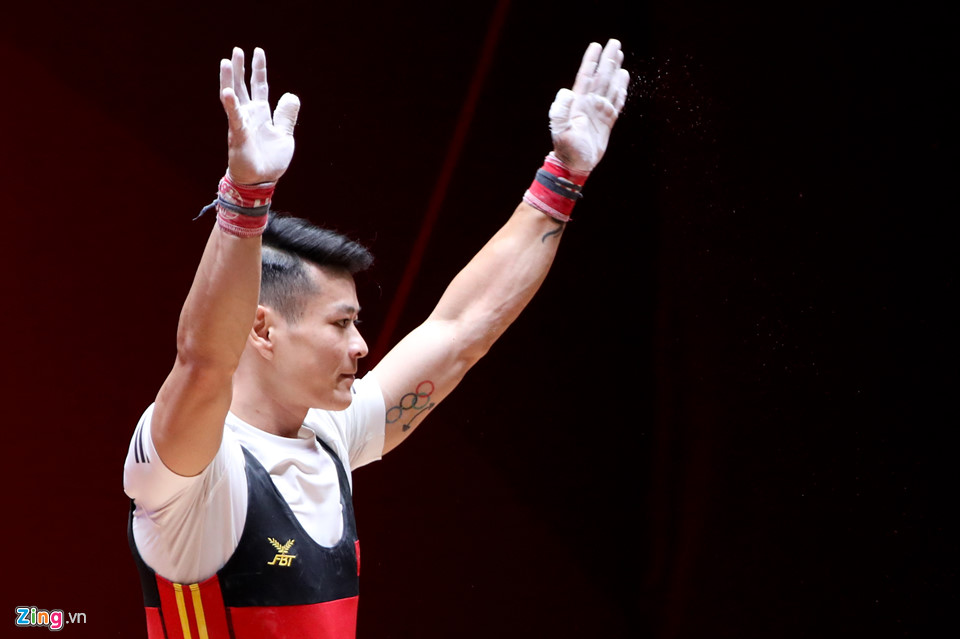 Video: Khoảnh khắc đô cử Thạch Kim Tuấn thúc thủ trước ngôi sao Triều Tiên