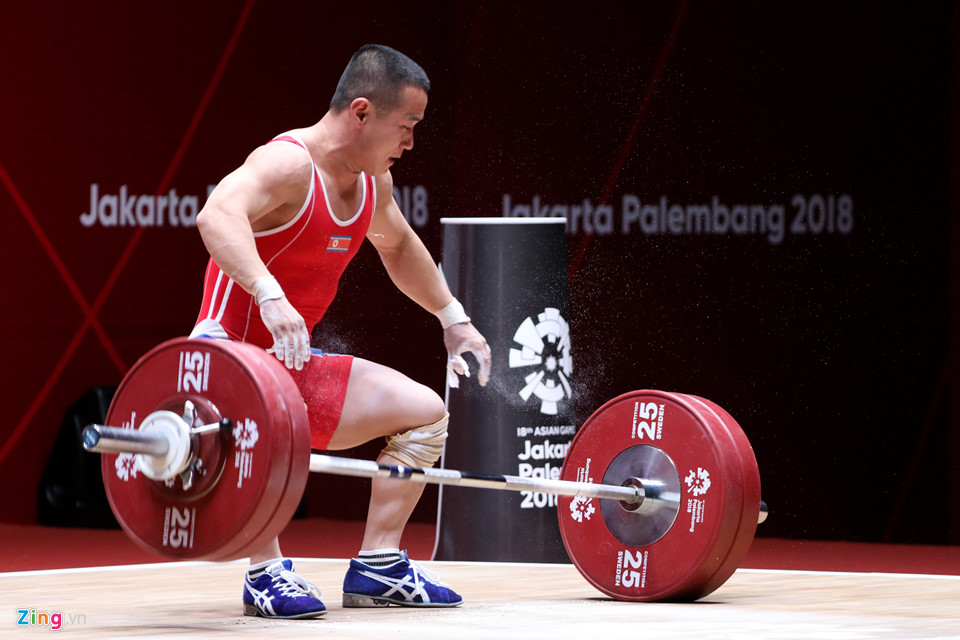 Video: Khoảnh khắc đô cử Thạch Kim Tuấn thúc thủ trước ngôi sao Triều Tiên