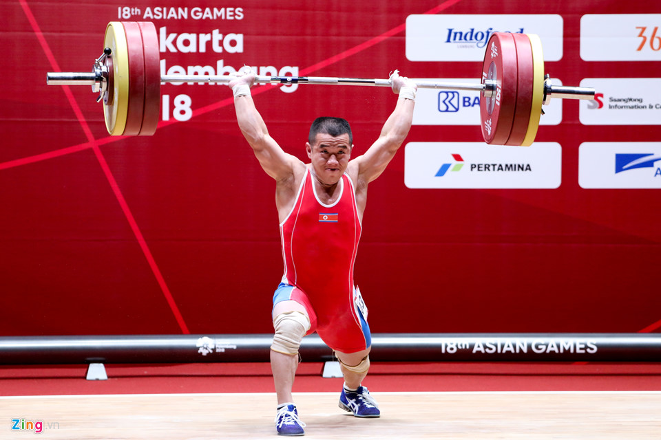 Video: Khoảnh khắc đô cử Thạch Kim Tuấn thúc thủ trước ngôi sao Triều Tiên