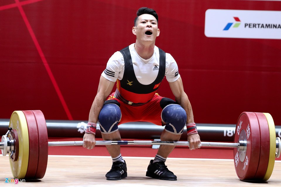 Video: Khoảnh khắc đô cử Thạch Kim Tuấn thúc thủ trước ngôi sao Triều Tiên