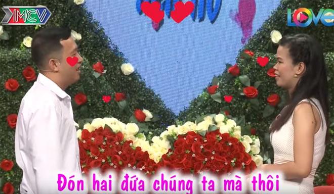 Quá hợp nhau nhưng thấy bạn trai chần chừ, cô gái chủ động đòi hôn luôn