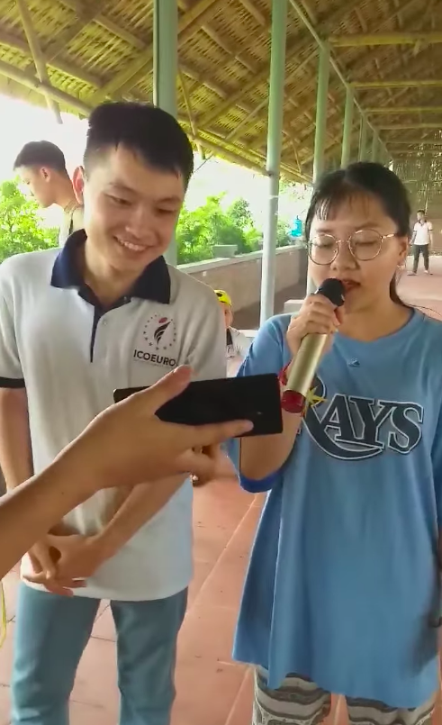 Cover xuất sắc bản hit một thời của Thuỳ Chi, hai bạn trẻ được dân tình trao luôn giải giọng ca vàng của làng hát live