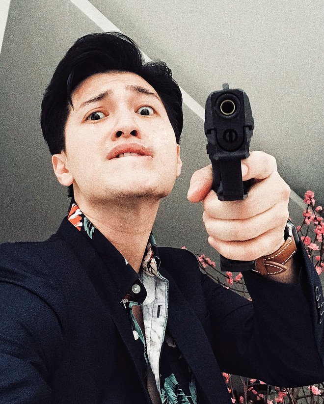 Huỳnh Anh dằn mặt rất gắt khi antifan chê bạn gái nhưng lại sai chính tả