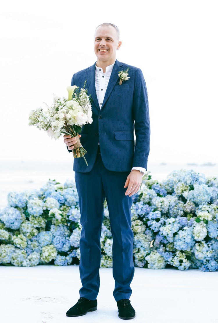 Lý Thanh Thảo Mùi ngò gai tổ chức đám cưới lãng mạn với chồng Tây ở bãi biển