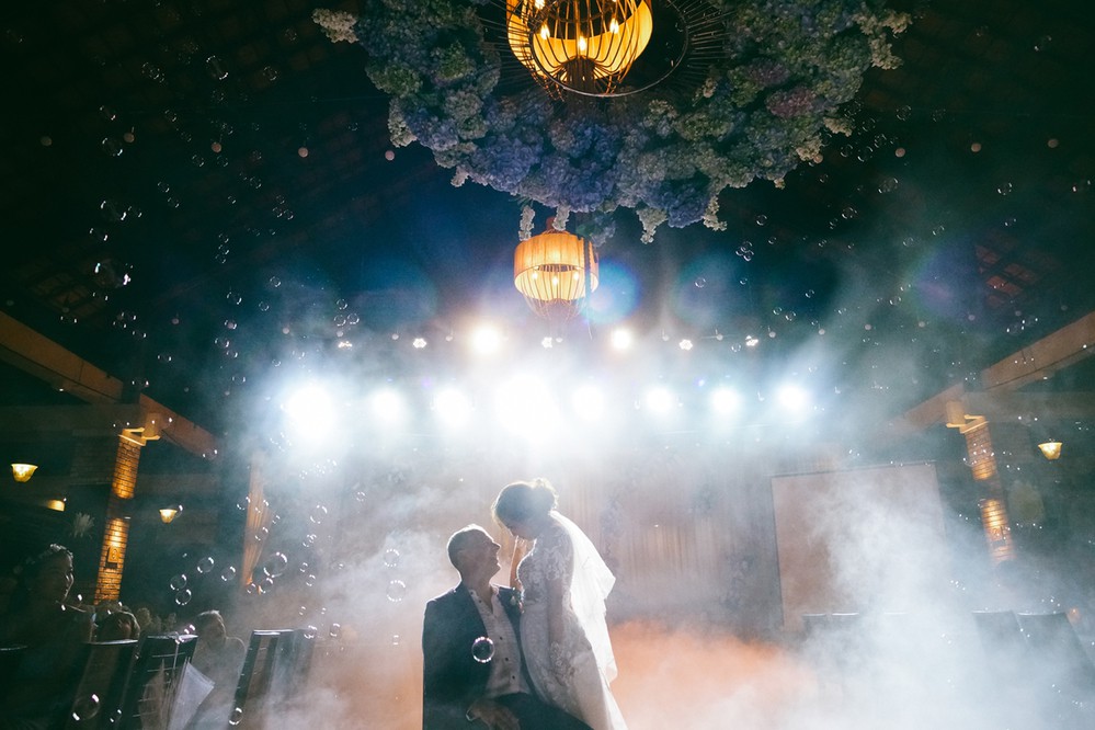 Lý Thanh Thảo Mùi ngò gai tổ chức đám cưới lãng mạn với chồng Tây ở bãi biển