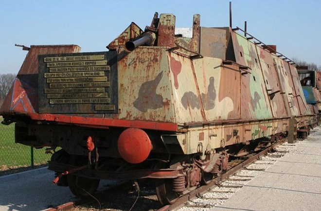 [ẢNH] Kinh ngạc trước sức mạnh đoàn tàu bọc thép của Quân đội Nam Tư