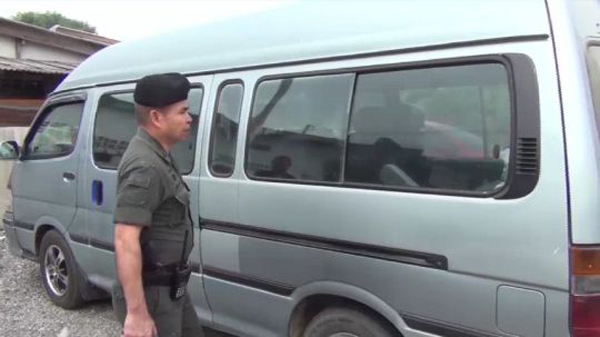 Bé 3 tuổi tử vong vì bị quên trên xe buýt trường mầm non