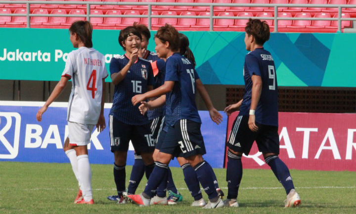 HLV Mai Đức Chung lớn tiếng với học trò giữa trận thua Nhật Bản 0-7