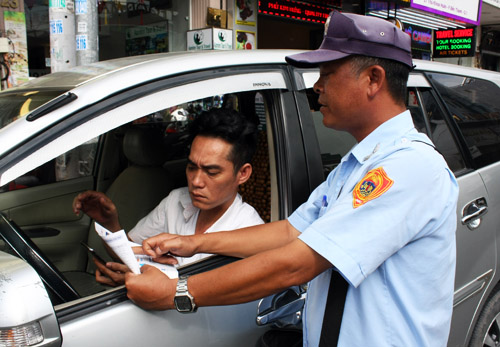 Thu phí đỗ ôtô theo giờ, TP HCM thất thoát 60%