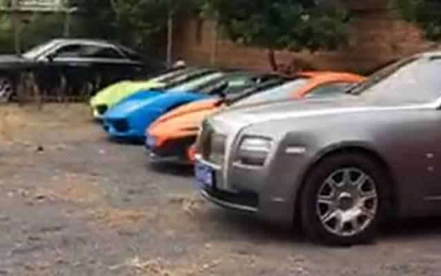 Xôn xao đám cưới khủng: Chú rể mang hơn 20 tỷ tiền mặt xếp lên sân khấu tặng cô dâu