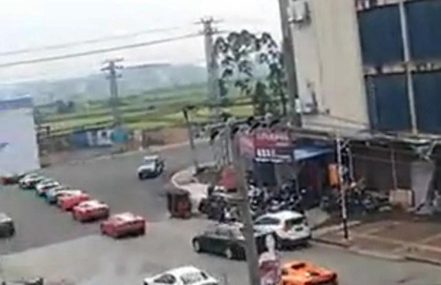 Xôn xao đám cưới khủng: Chú rể mang hơn 20 tỷ tiền mặt xếp lên sân khấu tặng cô dâu