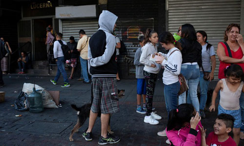 Dân Venezuela hoảng sợ đổ ra đường vì động đất mạnh 7,3 độ