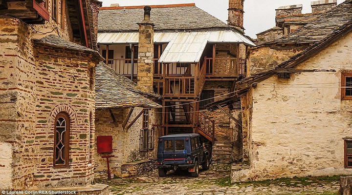 Bí ẩn vùng đất cấm phụ nữ và trẻ em đặt chân tới