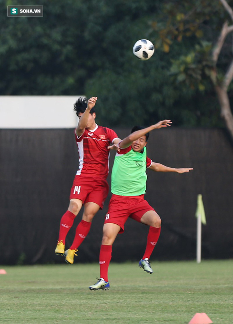 HLV Park Hang-seo đăm chiêu, làm điều bất ngờ trước giờ G