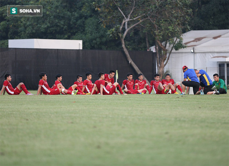 HLV Park Hang-seo đăm chiêu, làm điều bất ngờ trước giờ G