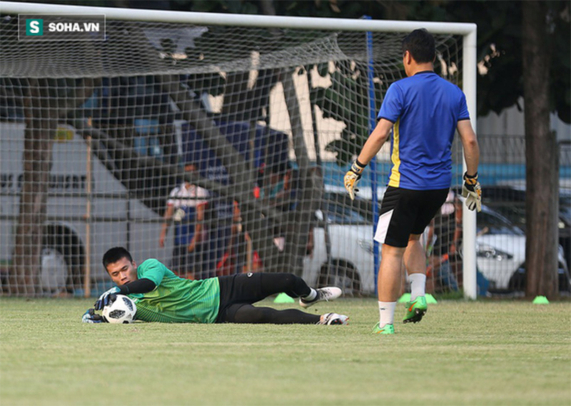 HLV Park Hang-seo đăm chiêu, làm điều bất ngờ trước giờ G