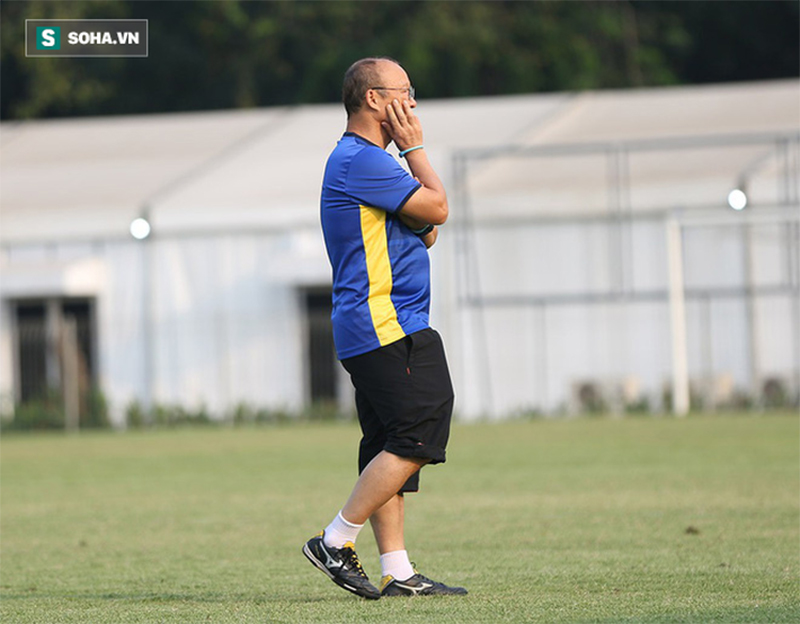 HLV Park Hang-seo đăm chiêu, làm điều bất ngờ trước giờ G